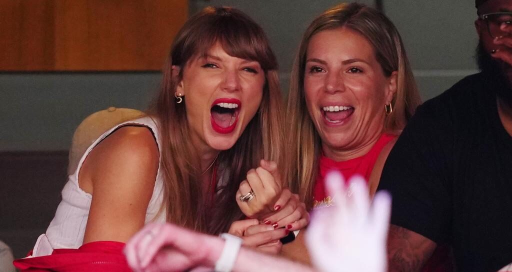 Taylor Swift's Surprise Appearance Amps Up The Excitement At Chiefs ...